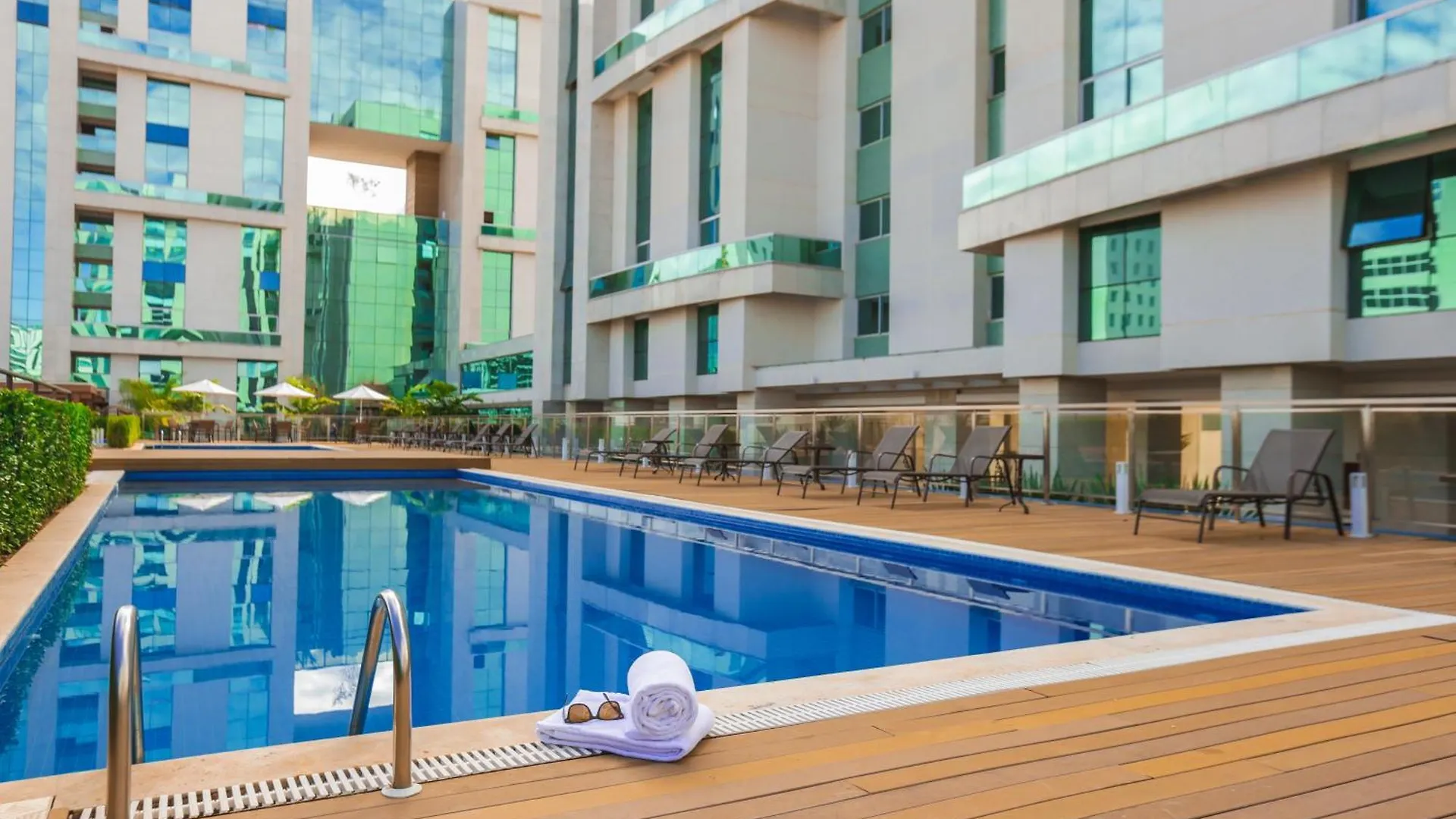 Vista Park Hplus Long Stay Candangolandia Apartahotel